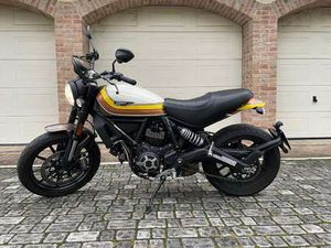 DUCATI SCRAMBLER MODELLO FULL THROTTLE 800 BIANCO
