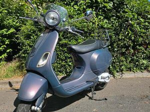 VESPA LXV 50 CCM, 2-TAKTER, WENIG KILOMETER, TOP ZUSTAND