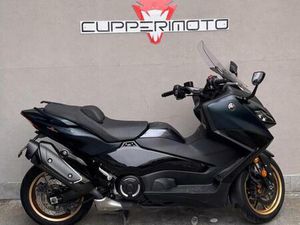 VENDO YAMAHA T-MAX 560 TECH MAX (2022 - 24) USATA A CIRIE' (CODICE 9858722) - MOTO.IT