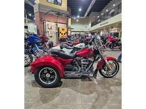 2018 HARLEY-DAVIDSON® FREEWHEELER® WICKED RED