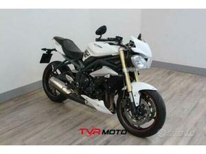 TRIUMPH STREET TRIPLE 675