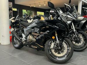 QJ MOTOR SRK 600 RS BLACK / GOLD FINANZIERUNG AB 89