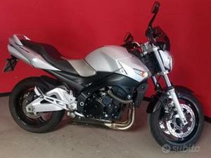 SUZUKI GSR 600