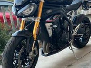 TRIUMPH SPEED TRIPLE 1200 RS