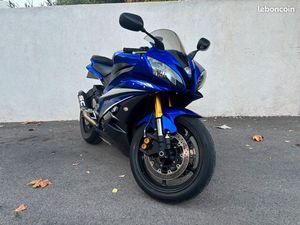YAMAHA R6