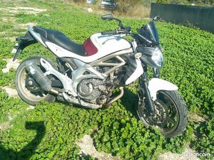 SUZUKI GLADIUS 650 MOTO