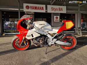YAMAHA XSR 900 GP LEGEND RED DEMO