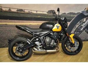 TRIUMPH TRIDENT 660 MIT ZUBEHÖR