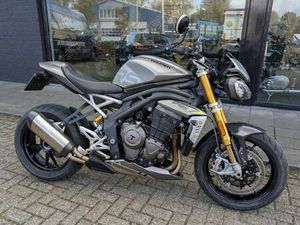 TRIUMPH SPEED TRIPLE 1200 RS GRIJS