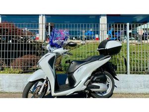VENDO HONDA SH 150 I (2017 - 19) USATA A VIGEVANO (CODICE 9859622) - MOTO.IT
