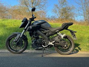 YAMAHA MT125 TIEFERGELEGT