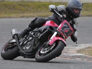 GSXR GSX-R 600 K1 PISTA STUNT NUOVA