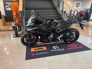 SUZUKI GSX-8R *NUR 1555 KM*