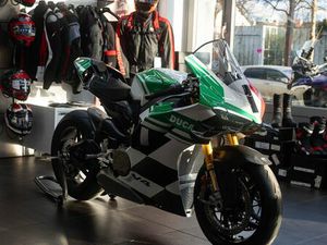 DUCATI PANIGALE V4 TRICOLORE SUPERBIKE
