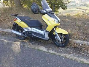 YAMAHA X-MAX 250 GIALLO