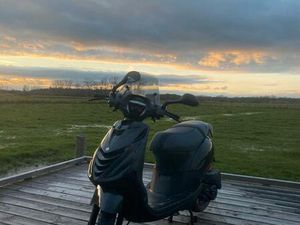 ② PIAGGIO ZIP A KLASSE 65KM/H