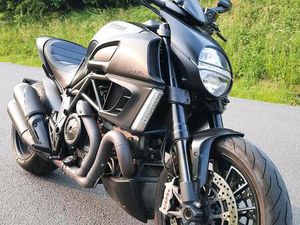 DUCATI DIAVEL ( DARK STEALTH )
