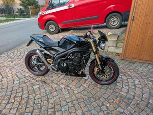 TRIUMPH SPEED TRIPLE 1050