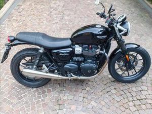 VENDO TRIUMPH STREET TWIN 900 (2016) USATA A MILANO (CODICE 9860429) - MOTO.IT