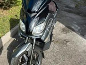 YAMAHA XMAX 125