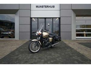 TRIUMPH BONNEVILLE T100