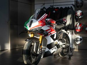DUCATI PANIGALE V4 TRICOLORE