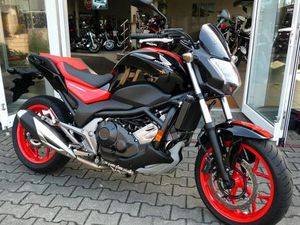 HONDA NC 750 SA , RC88 , WENIG KM , 1. HAND