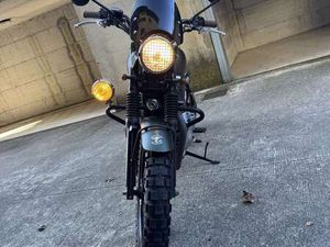 TRIUMPH BONNEVILLE T100 LIMITED EDITION STEVE MCQUEEN