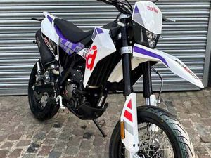 APRILIA SX 125 E5+ WHITE & BLACK IN STOCK NOW