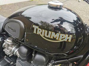 TRIUMPH BONNEVILLE