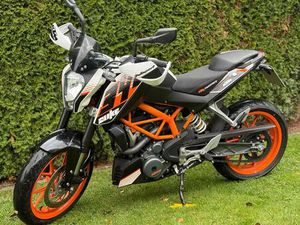 KTM 390 DUKE / POWER PARTS SITZBANK, NEUE REIFEN, KURZES HECK ETC