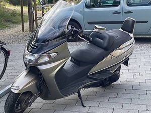 SUZUKI BURGMAN 400 ? GEPFLEGTER ROLLER AUS 2. HAND CANTON BASEL-LANDSCHAFT -