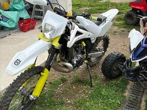 HUSQVARNA WR 300 ENDURO – 2009 – HOMOLOGUÉE ROUTE – REFAITE À NEUF ?
