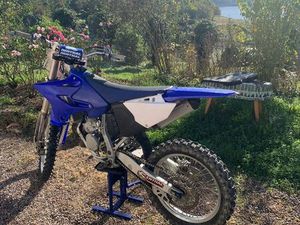 YAMAHA YZ 125 – 2006 – CADRE ALU – TRÈS BON ÉTAT