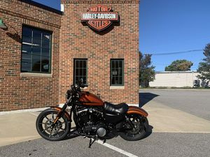 HARLEY-DAVIDSON® IRON 883™ 2020 XL 883N SCORCHED ORANGE/SILVER FLUX