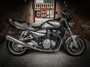 SUZUKI GSX 1400 MODELL 2003 SEHR GUTER ZUSTAND