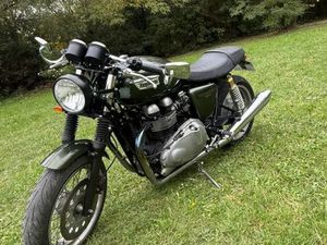 TRIUMPH THRUXTON 900