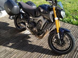 YAMAHA MT-09 2014 DARK VIOLET + ACCESSOIRES