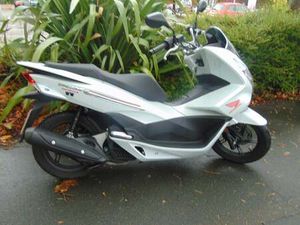 HONDA WW125 EX2-H PCX125 AUTOMATIC SCOOTER 2018 LOW MILES SUPER COMMUTER LEARNER