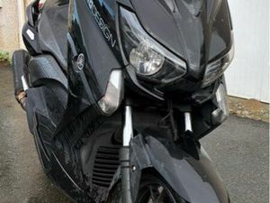 YAMAHA X-MAX 125 MOMO DESIGN – 2015 – ENTRETIEN COMPLET / PRÊT À ROULER