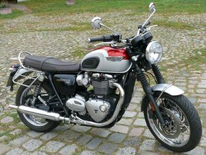 TRIUMPH BONNEVILLE T120 BJ. 2017