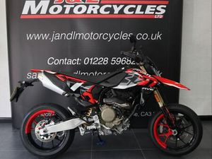DUCATI HYPERMOTARD 698 MONO RVE. PRE-REG AND 1 PRIVATE OWNER, SALE £9695!