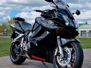 HONDA VFR800 RC46 , DUAL ABS , TÜV 08.2026 , NEUTEILE ETC