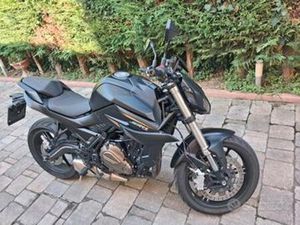 QJ MOTOR SRK 700 - 2024