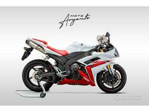 YAMAHA YZF R1