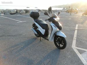 HONDA SH 125 1ERE MAIN