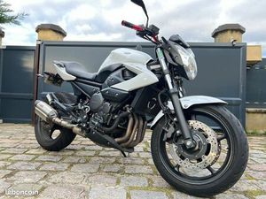 YAMAHA XJ6 N 2011 - 18 000 KM - TRÈS BON ÉTAT