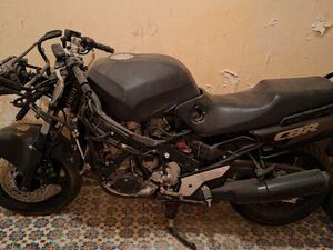 MOTO HONDA NOIRE