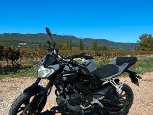 YAMAHA MT125