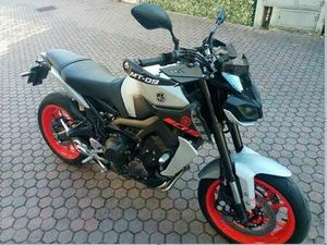 YAMAHA MT-09 GRIGIO